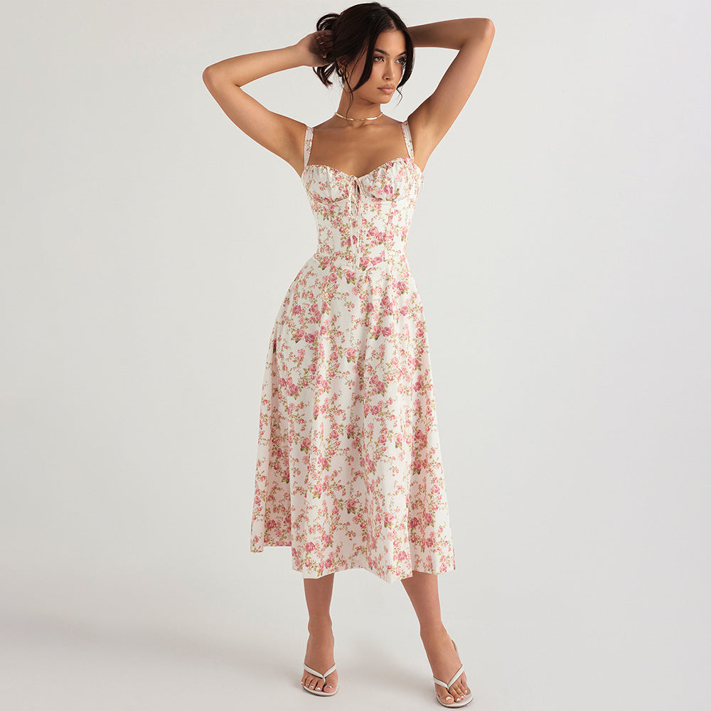 Elegant midi dress in white with red floral print, fitted bodice and side slit