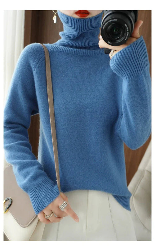 Cashmere turtleneck sweater in light blue knit, ribbed cuffs and straight hem