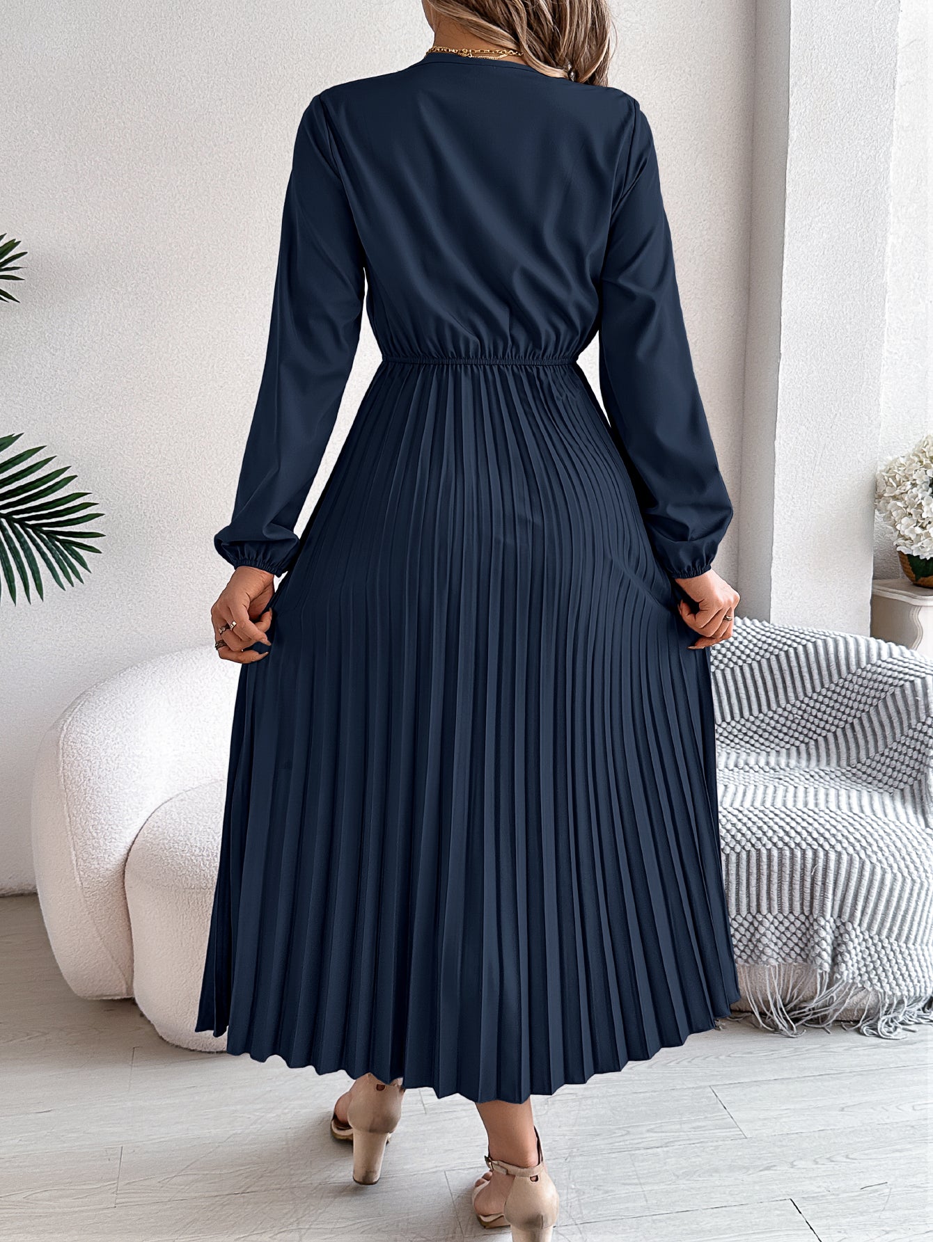Pleated midi dress with long sleeves and gathered waist in navy blue, back view