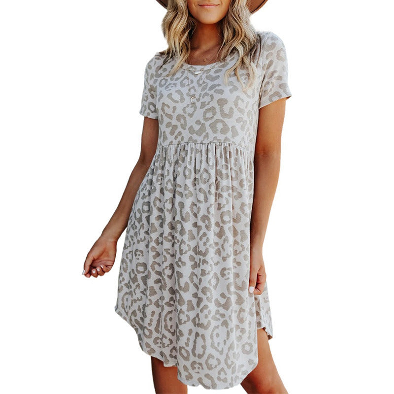 Leopard-print mini dress with short sleeves and gathered waist, in light gray