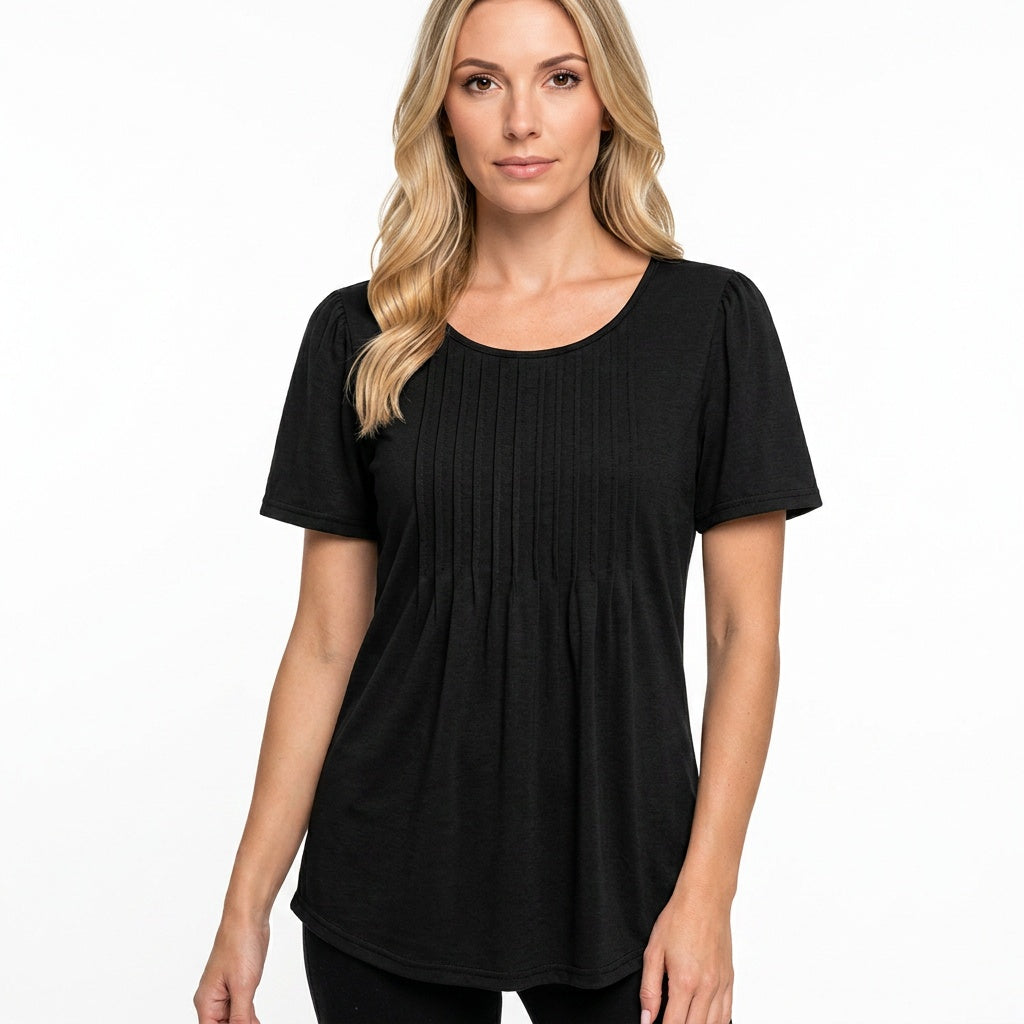 Loose-fit crewneck T-shirt in black with short sleeves and vertical pleated front