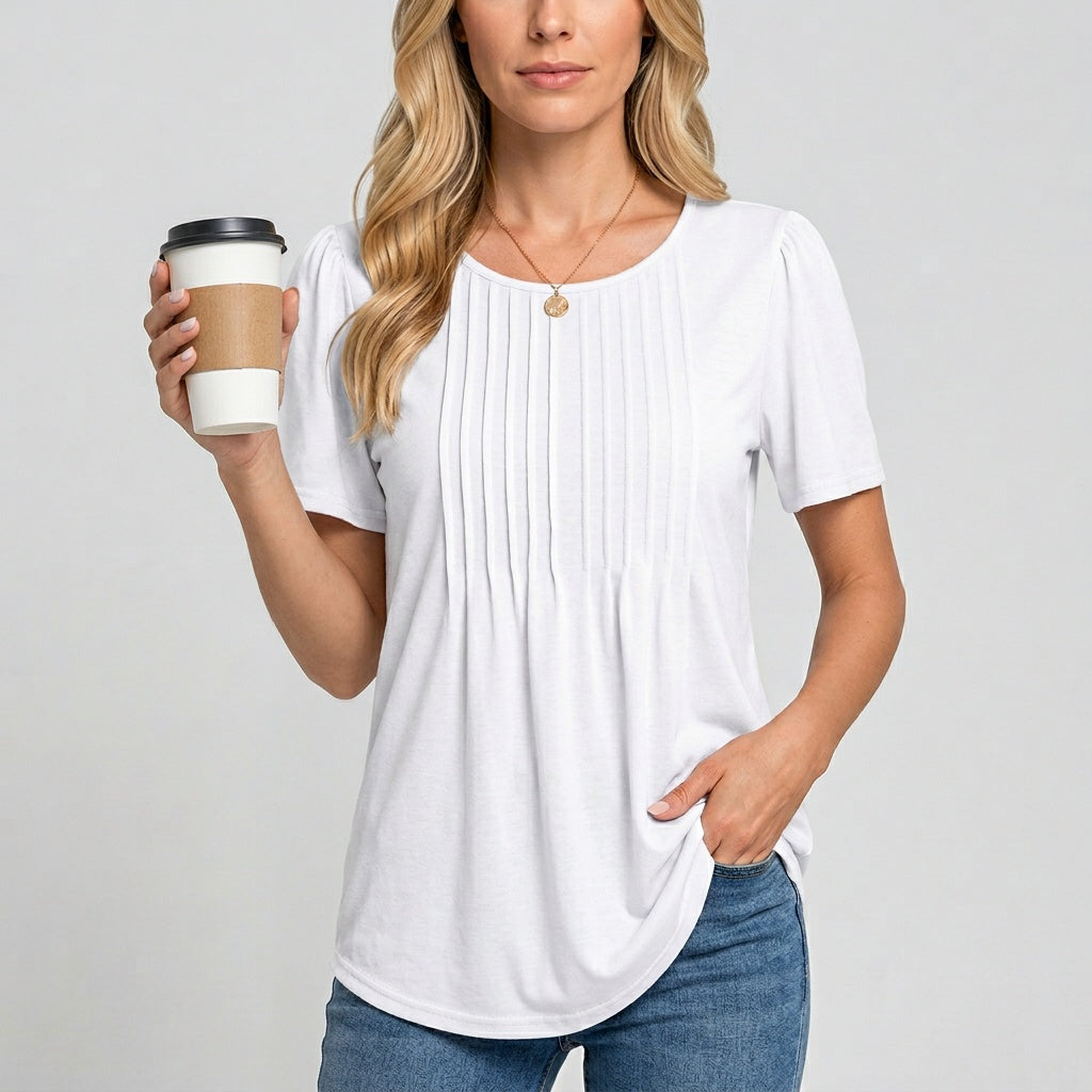 Loose-fit crewneck T-shirt in white with short sleeves and vertical pleated front