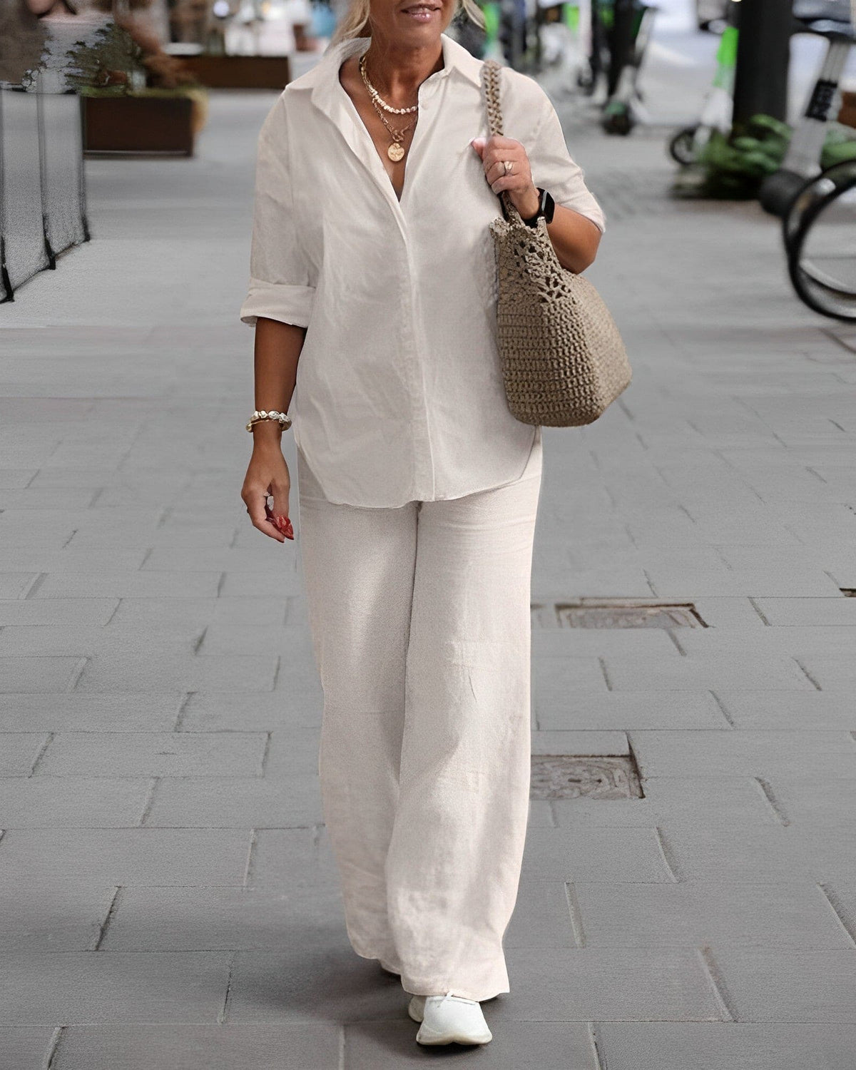 Nellie™ cotton set in light beige: short-sleeve button shirt, wide-leg trousers.