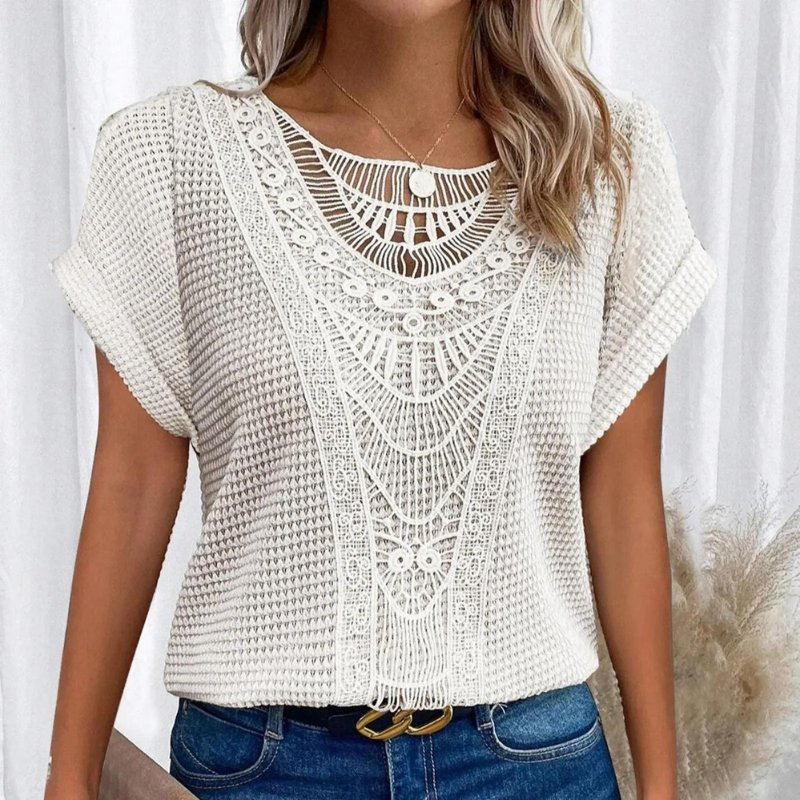 Elegant top in white with lace-look yoke, short sleeves, round neckline button