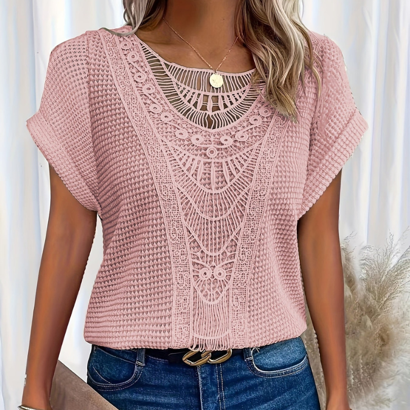 Elegant top in dusty pink with lace-look yoke, short sleeves, round neckline button
