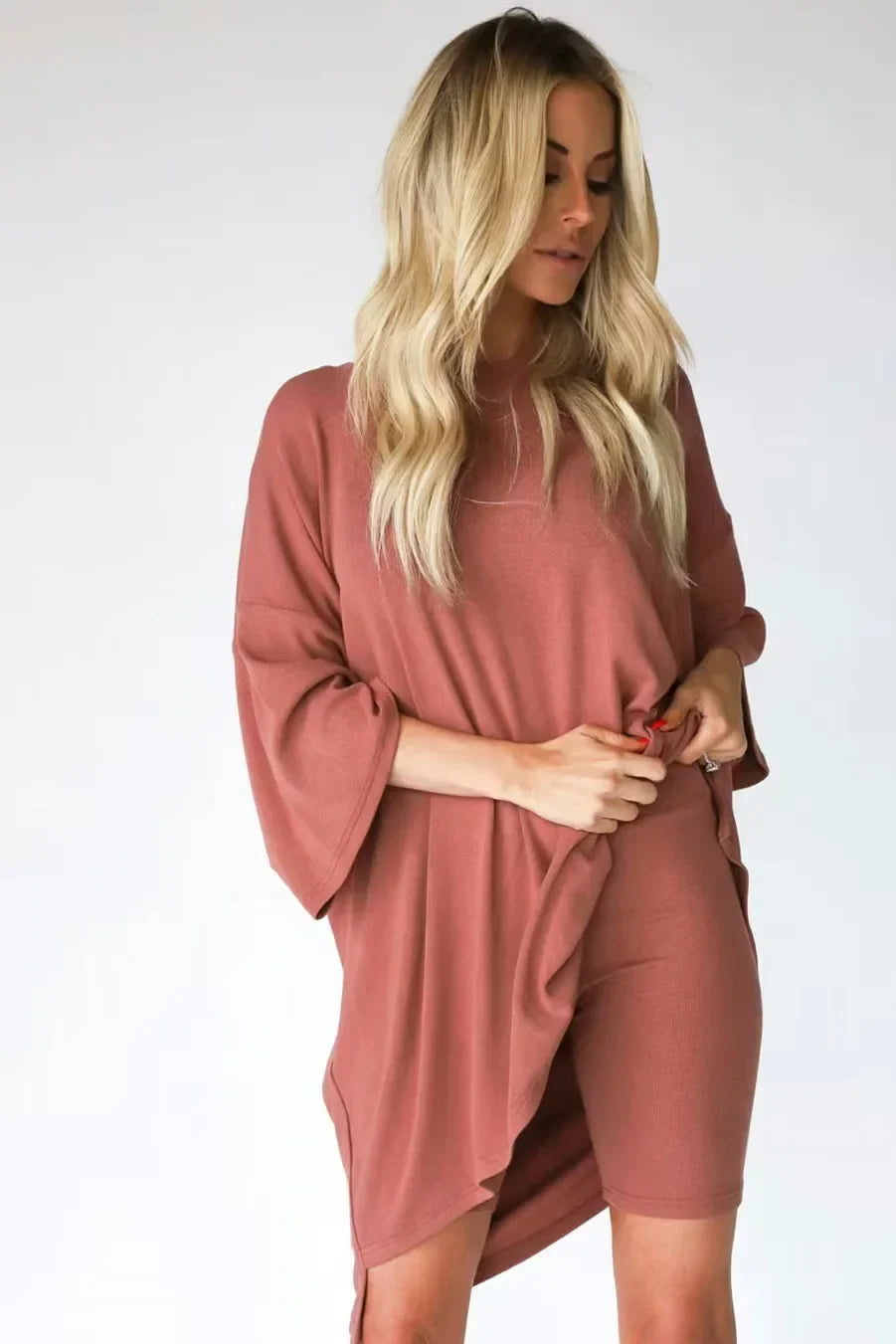 Women’s mauve weekend set with long-sleeve tunic and matching biker shorts.