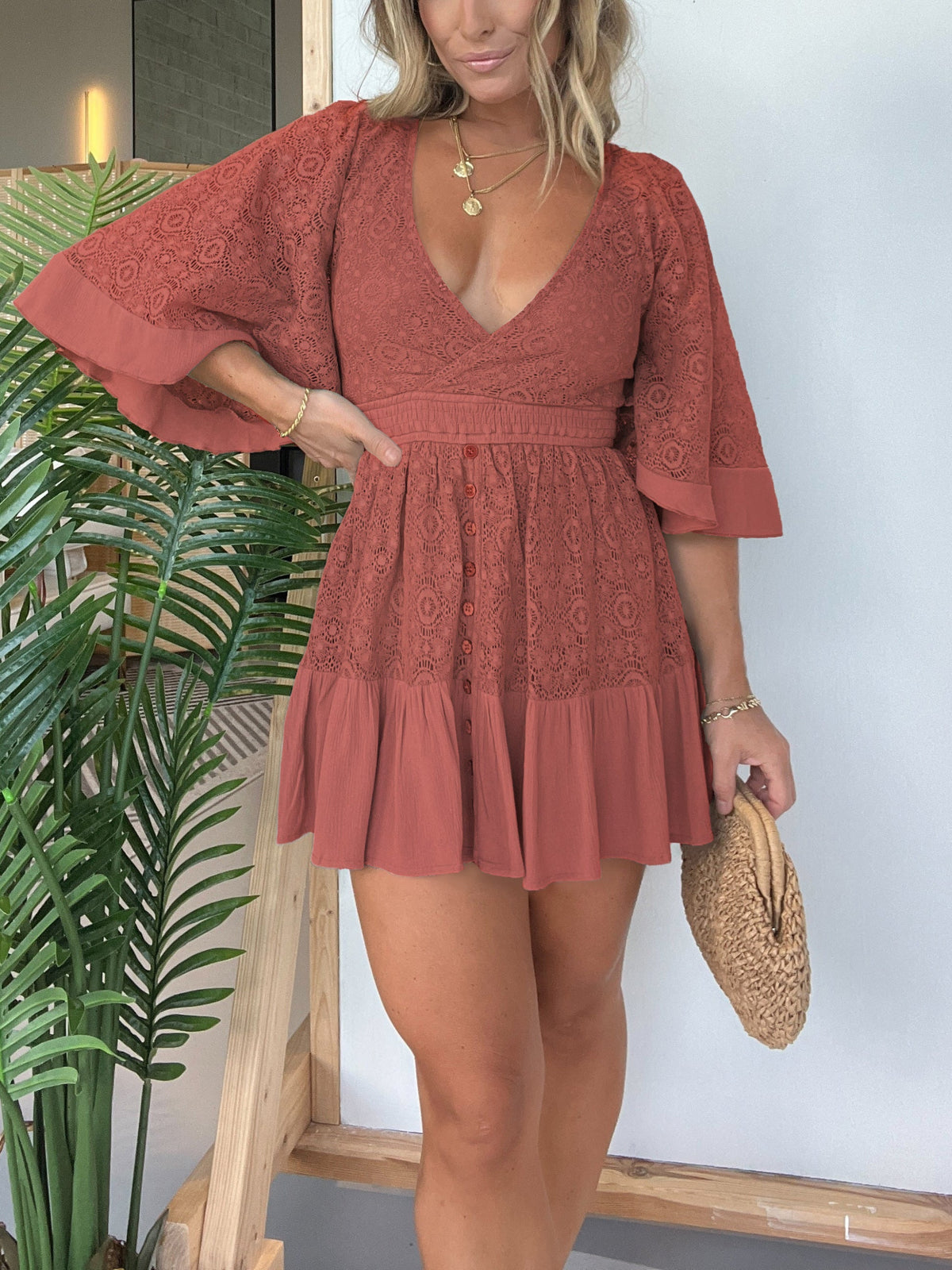 Maru™ summer dress in rust red, V-neck, tiered short skirt, flared sleeves